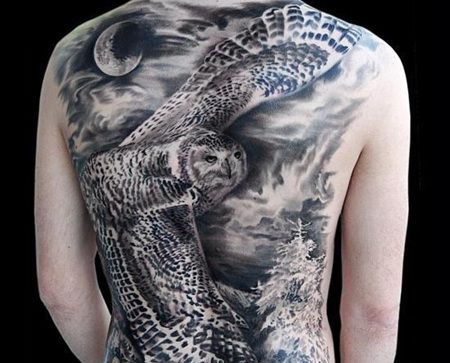 满背猫头鹰纹身，夜色下的捕手