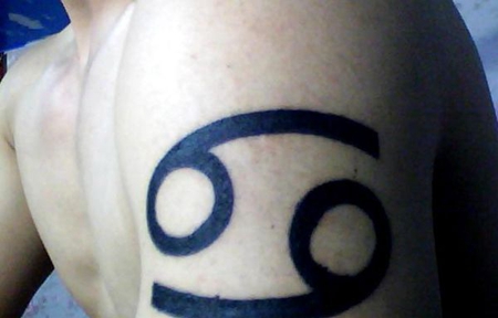 大臂巨蟹座纹身图案