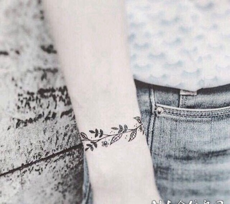 清新缠绕，手腕花草手链创意纹身