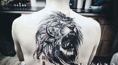 怒吼响彻天地，后背狮王之吼霸气纹身