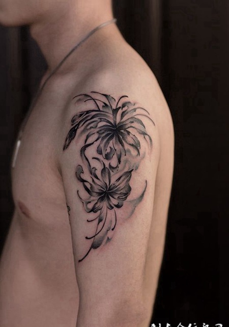 花开本无岸，手臂彼岸花创意纹身图案