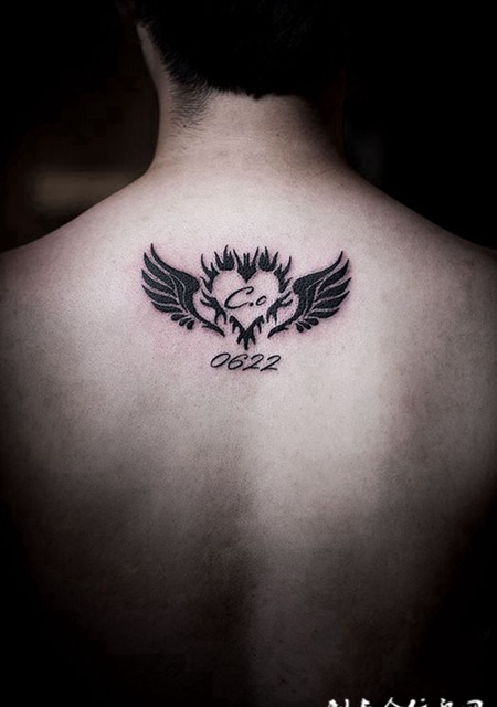 心之飞翔，后背翅膀心形图腾纹身