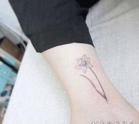孤芳自怜，美女脚踝鲜花小清新纹身图案