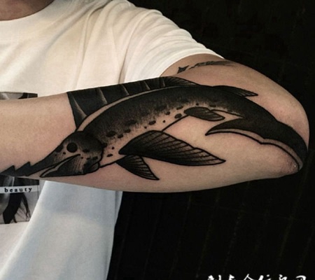 渴望海洋，手臂黑灰鱼创意纹身