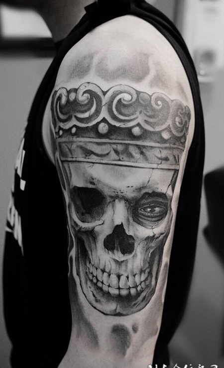 王者无畏，手臂写实风骷髅个性纹身