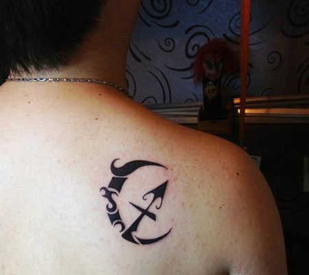 肩部射手座纹身图案