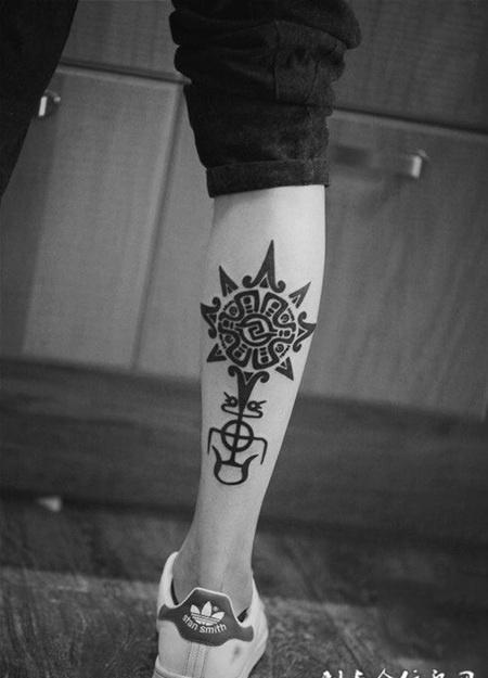 命运转轮，小腿个性图腾纹身