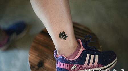 可爱的小骷髅，脚踝骷髅图腾个性纹身