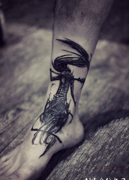 落寞的侠客背影，脚踝流浪侠客个性纹身