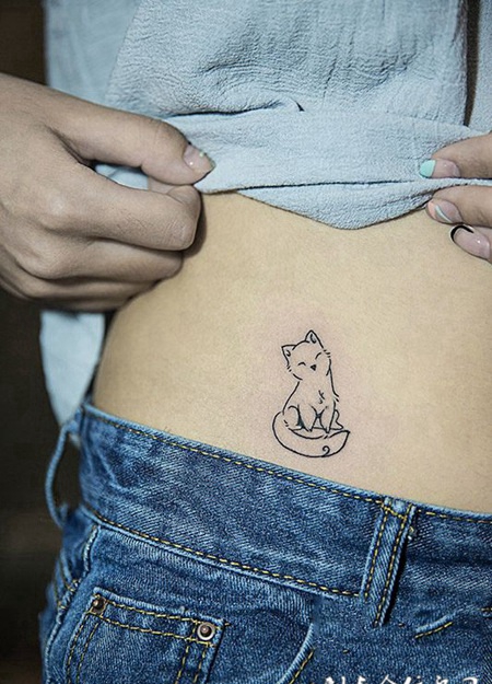做个开心的猫奴，美女腹部猫咪卡通纹身