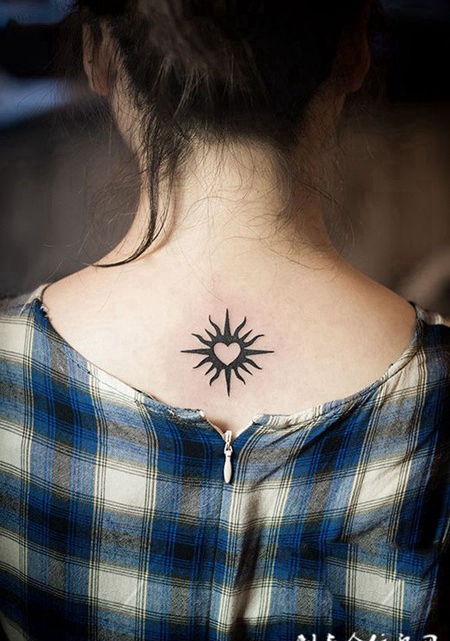 炽热的心，后背心形图腾纹身图案