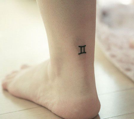 脚部双子座纹身图案