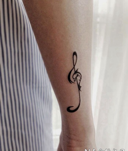 知音难觅，手臂音符图腾个性纹身