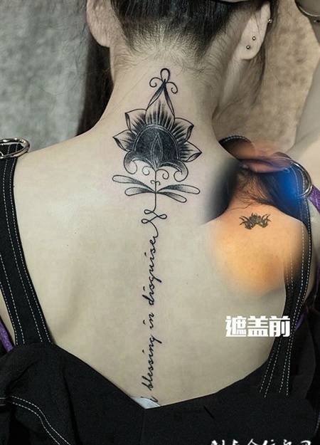 花香彼岸，颈部脊椎彼岸花英文纹身