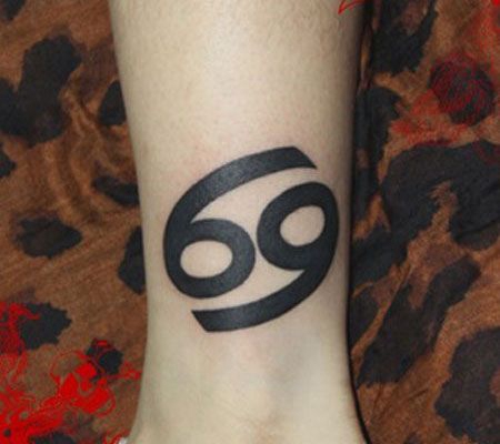 脚踝巨蟹座纹身图案