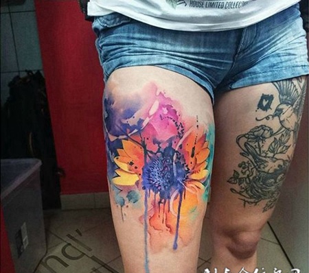 渴望阳光，大腿水彩向日葵花蕊纹身