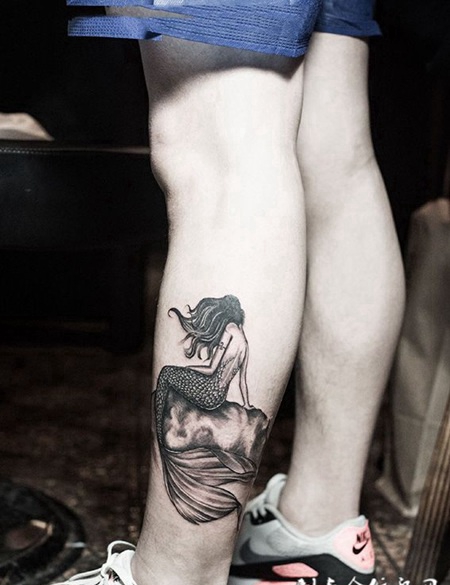 忧伤的人鱼公主，腿部美人鱼个性纹身