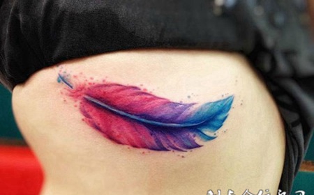 彩色梦幻，美丽的羽毛水彩纹身图案