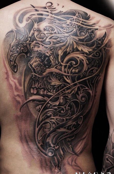 满背藤蔓缠绕骷髅霸气纹身图案