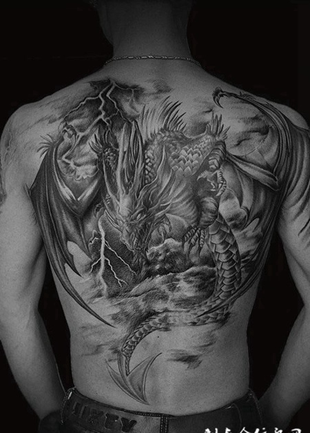 魔龙降世，霸气满背魔龙纹身