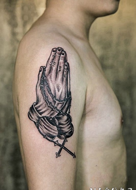 静心礼佛，手臂佛手十字架纹身