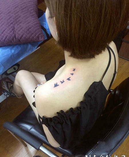 展翅高飞，披肩飞鸟图腾纹身