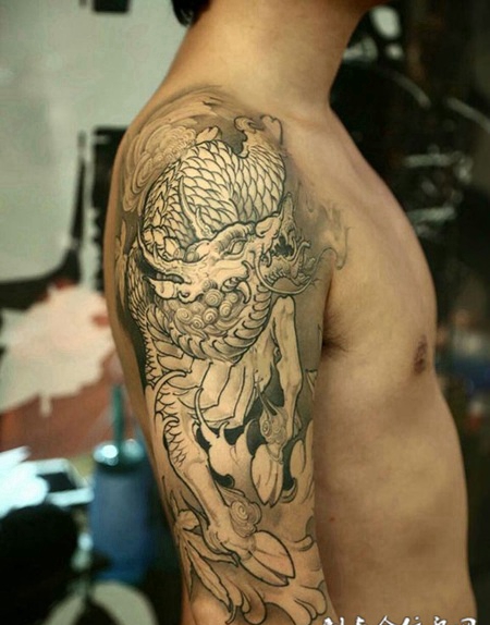 紫气东来，手臂麒麟霸气纹身