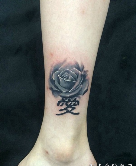 爱美之心人皆有之，小腿玫瑰与汉字个性纹身