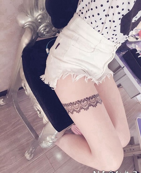 满满的少女梦，大腿蕾丝腿环纹身