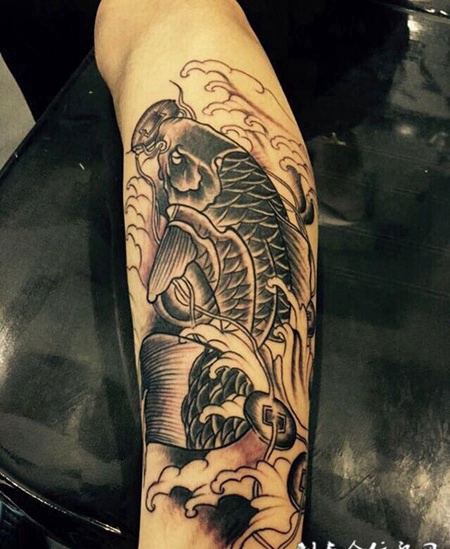 金钱鲤鱼，手臂招财鲤鱼纹身