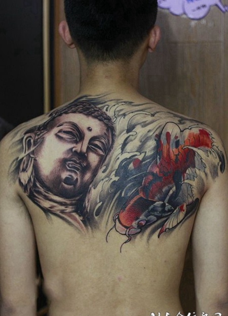 修身养性，佛像与锦鲤后背纹身图案