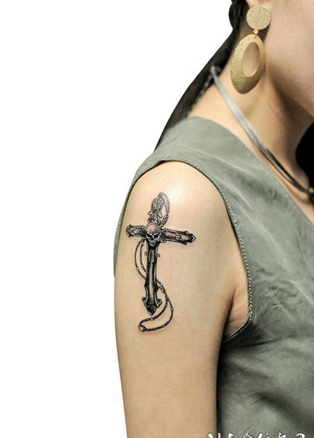 骷髅十字架手臂个性纹身