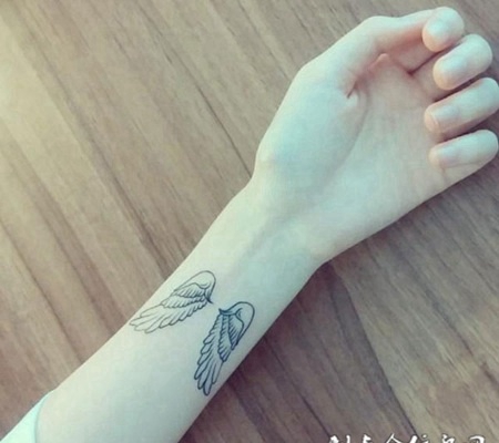 女神的小清新，简洁明了的手臂翅膀个性纹身