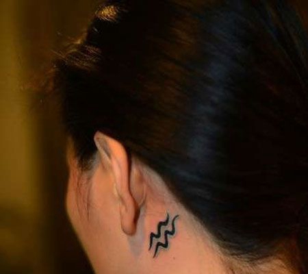 耳后水瓶座纹身图案
