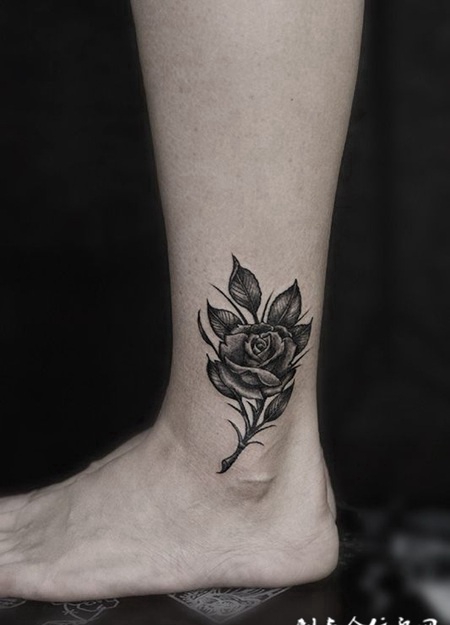你若盛开芬芳自来，脚踝玫瑰纹身