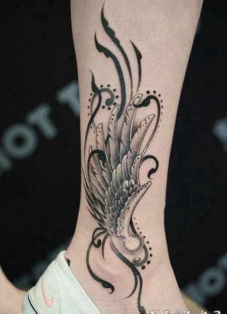 挥着翅膀的绚丽，腿部翅膀小清新纹身
