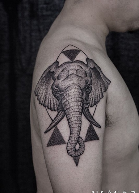 大自然的守护者手臂大象线条点刺纹身