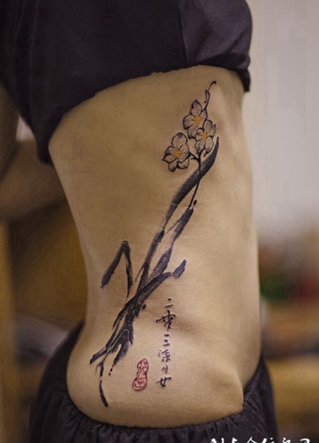 冰清玉洁美女腰部水仙花水墨纹身