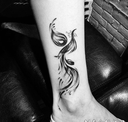 涅槃重生，浴火凤凰腿部纹身图案