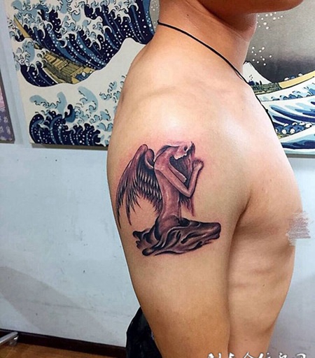 祈祷的守护天使手臂纹身图案