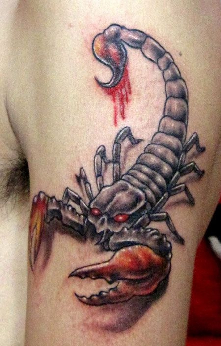 手臂带血的蝎子纹身图案