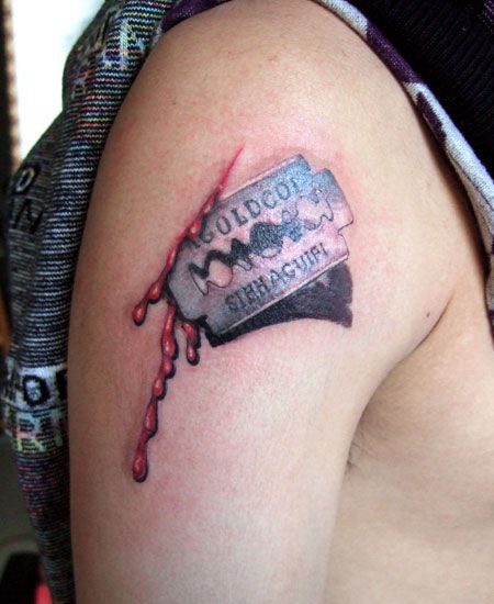 大臂刀片伤口纹身图案