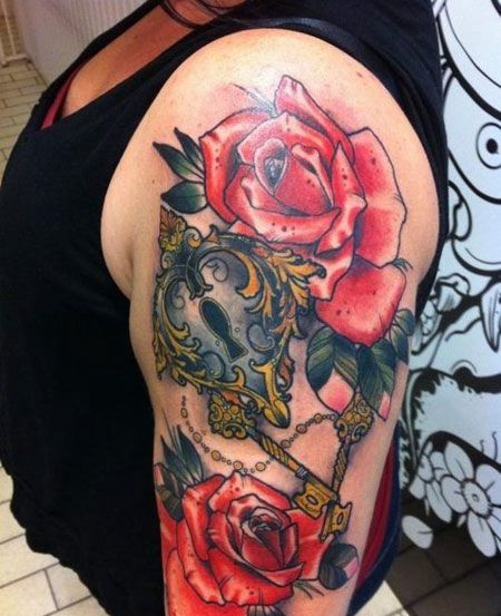 手臂玫瑰心锁钥匙纹身图案