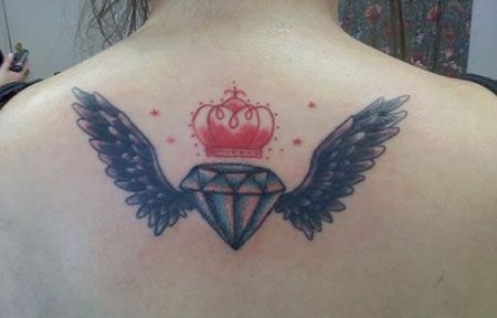 背部长翅膀的钻石纹身图案