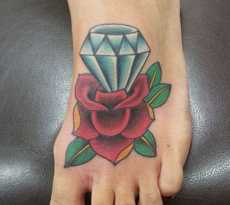 脚背彩色钻石玫瑰纹身图案