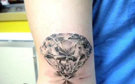 手臂精美钻石纹身图案