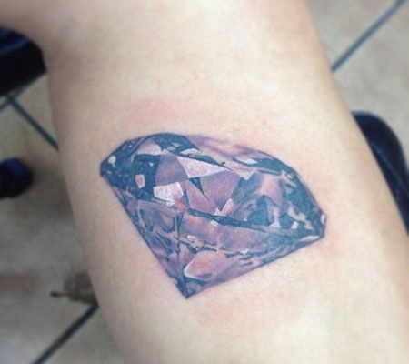 小腿精美的钻石纹身图案