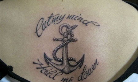 背部船锚文字纹身图案