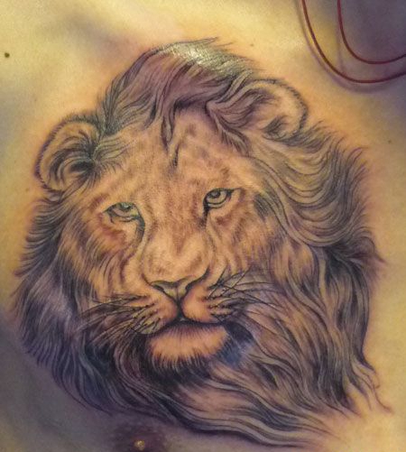 胸部前面狮子头纹身图案