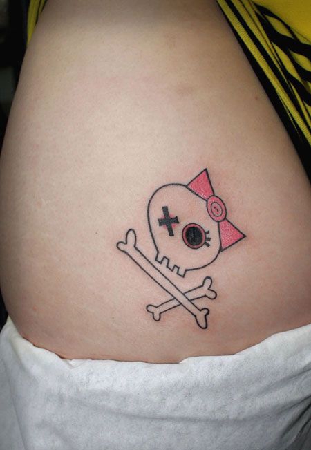 侧腰蝴蝶结的骷髅纹身